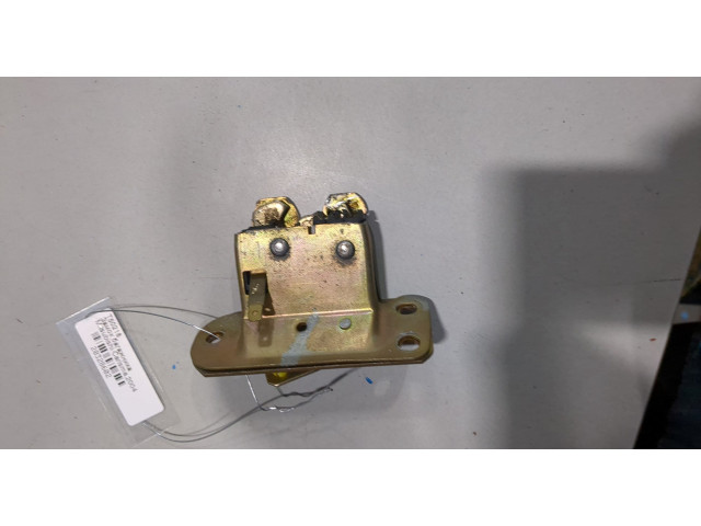 Замок багажника Mitsubishi Carisma