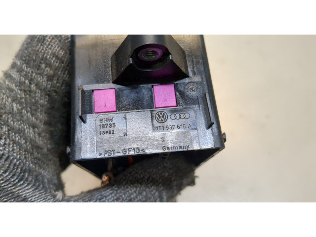 Блок предохранителей Volkswagen Golf Plus 1T2937615B