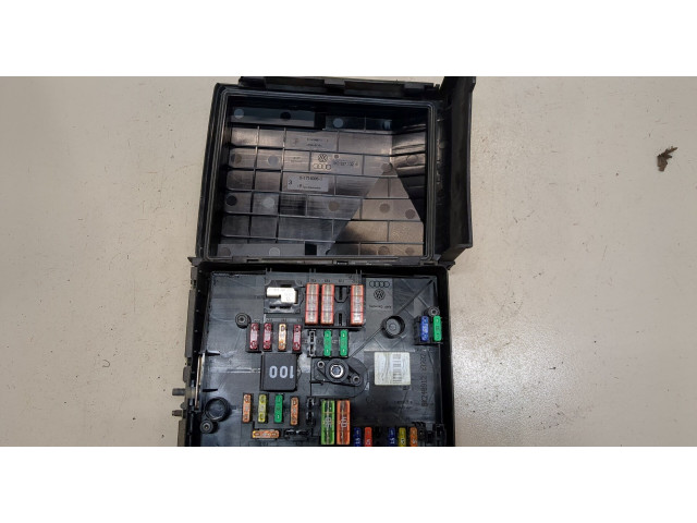 Блок предохранителей Skoda SuperB 2008-2015 1K0937125D