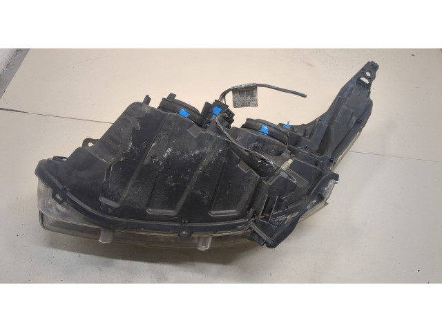 Фара передняя  Peugeot 208 2012-2019 правая 