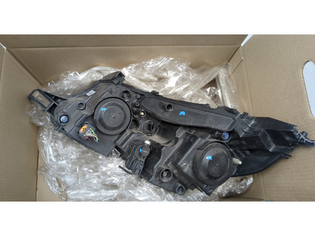 Фара передняя  Peugeot 2008 2013-2016 правая 