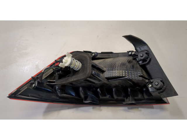 Задний фонарь        Volkswagen Passat 8 2015- 