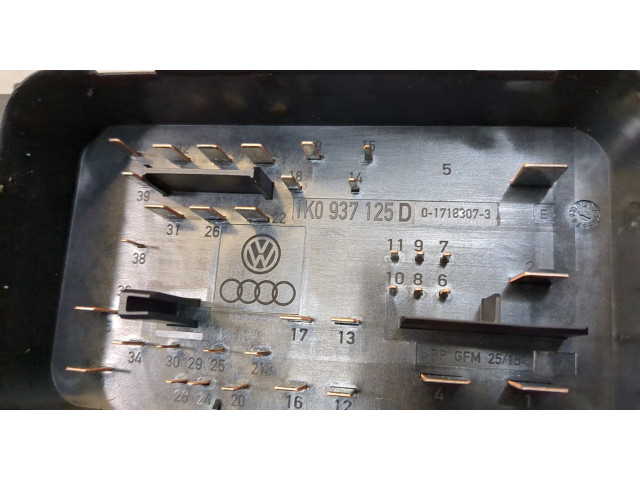 Блок предохранителей  Skoda Yeti 2013-2018      1K0937125D   