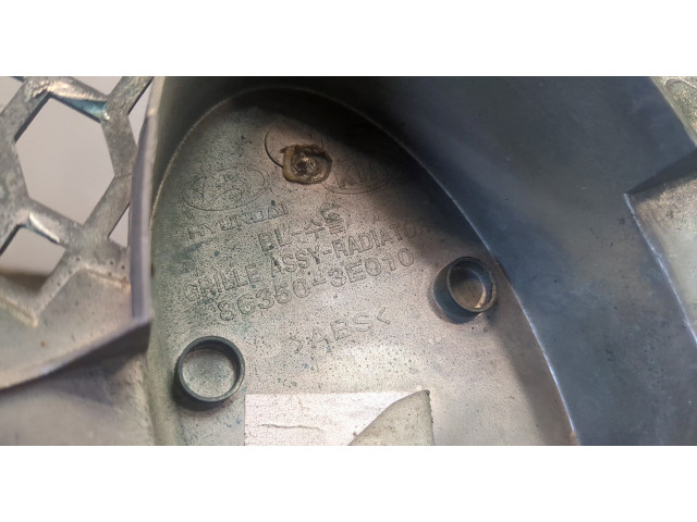 Решетка радиатора  KIA Sorento 2002-2011          863503E012