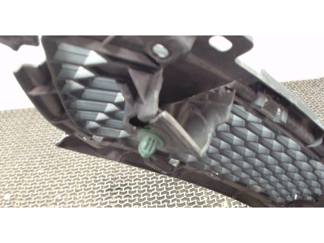 Решетка радиатора  Mitsubishi Outlander XL 2006-2012           2.4 