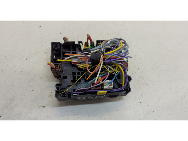 Блок предохранителей  Peugeot 406 1999-2004         