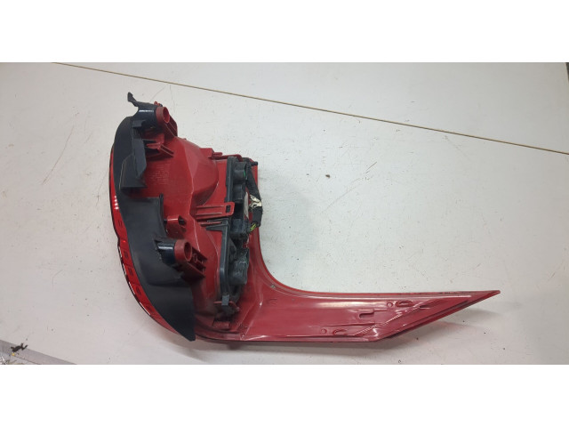 Задний фонарь        Peugeot 5008 2009-2016 