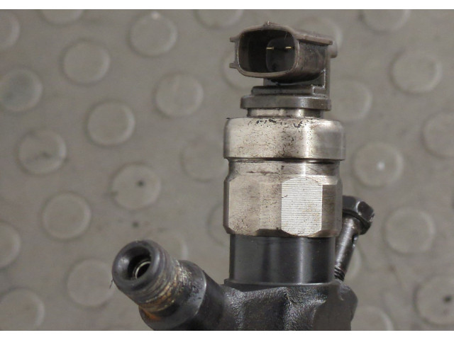 Форсунка топливная  Nissan Pathfinder 2004-2014    16600EC00A     