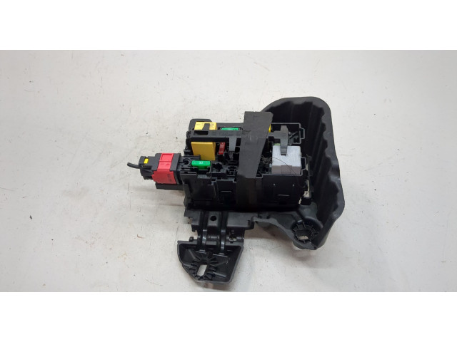 Блок предохранителей  Peugeot 2008 2013-2019         