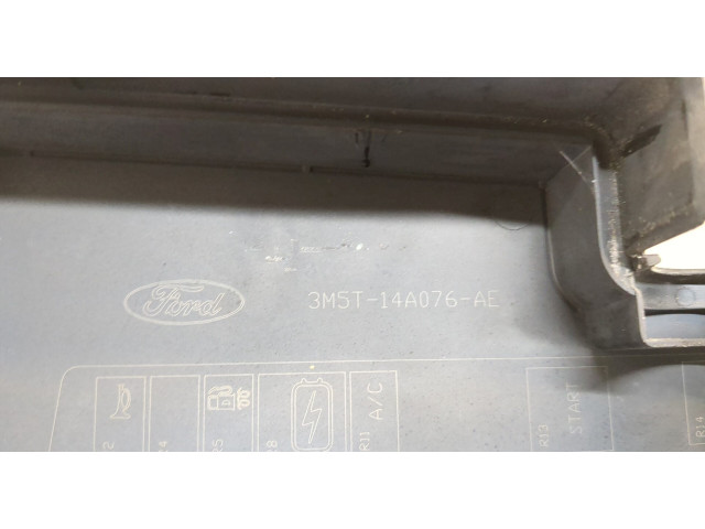 Крышка блока предохранителей  Ford Focus 2 2008-2011      3M5R14A076AE   