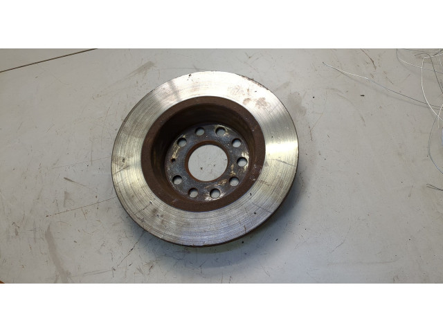Диск тормозной  Volkswagen Passat 7 2010-2015 Европа   задний   5Q0615601G      