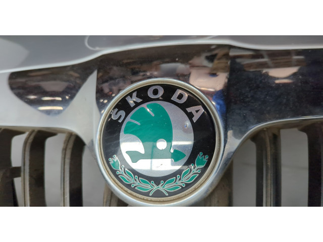 Решетка радиатора  Skoda Octavia (A5) 2004-2013          1Z0853668A, 1Z0853661A
