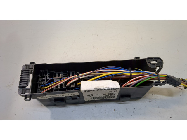 Блок предохранителей  Ford Kuga 2016-2019      GV4T14014BJE   