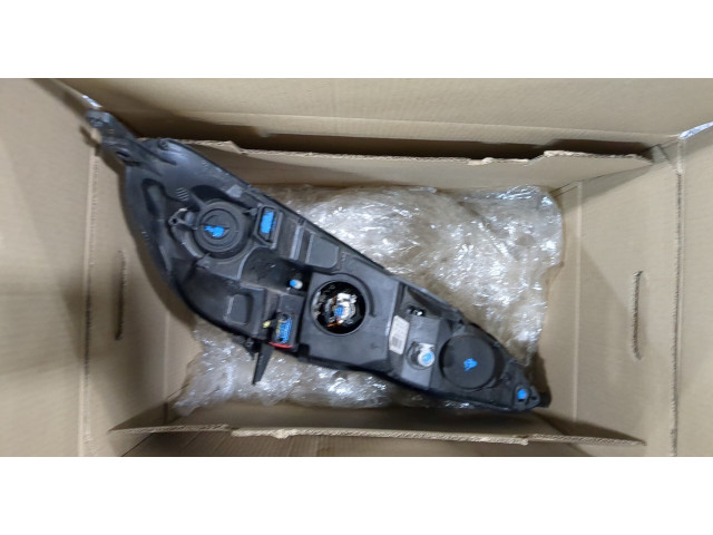 Фара передняя Peugeot 407 левая