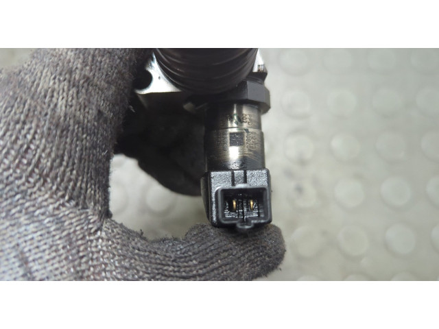 Форсунка топливная Volkswagen Passat 6 2005-2010 03G130073S