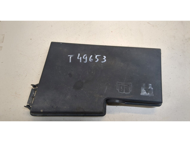 Крышка блока предохранителей  Volvo C30 2006-2010      30728348   