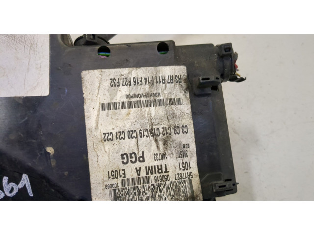 Блок предохранителей  Ford Focus 2 2005-2008      3M5T14K733PGG   