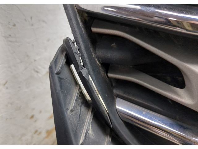 Решетка радиатора  Ford Explorer 2015-2019          FB5Z8200AC