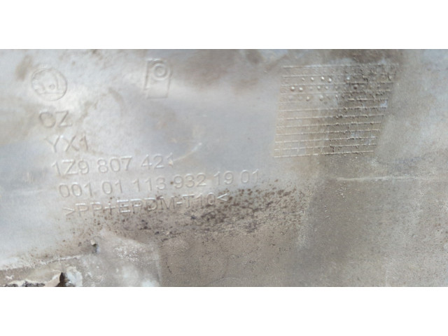 Бампер  Skoda Octavia (A5) 2004-2013 задний   1Z9807421A, 1Z9807521