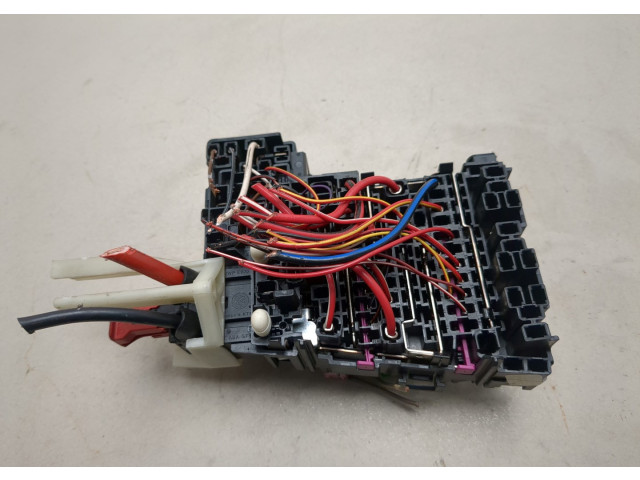 Блок предохранителей Skoda Octavia (A7) 2013-2023 5Q0937615C