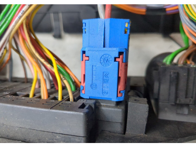 Блок предохранителей  Peugeot 406 1999-2004         