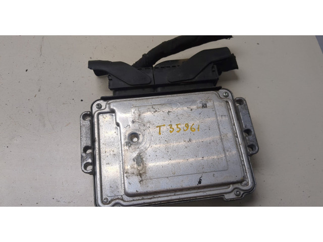 Блок управления двигателем  KIA Carens 2006-2012     