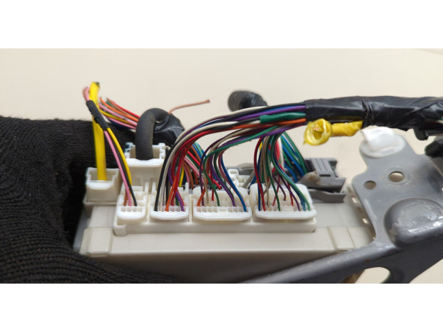 Блок предохранителей Lexus LS460 2006-2017 8273050471, 747005720W, 0805200171