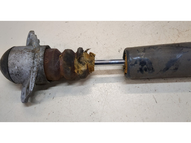 Стойка амортизатора Skoda Fabia 2007-2010 1.6 дизель