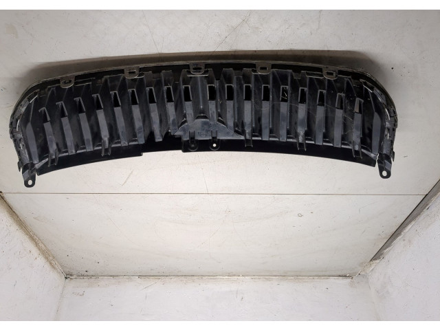 Решетка радиатора  Skoda SuperB 2008-2015          3T0853668A