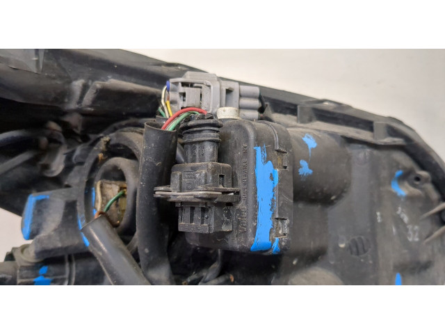 Фара передняя Toyota Urban Cruiser левая