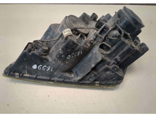 Фара передняя  Chrysler Pacifica 2003-2008 правая 