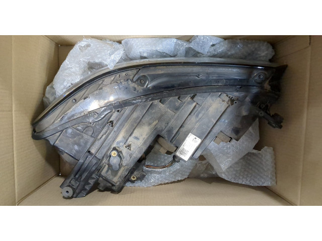 Фара передняя  Volkswagen Passat 8 2015- левая 