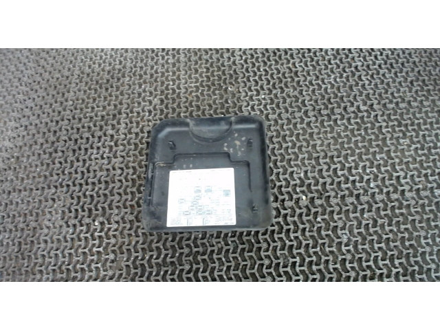Крышка блока предохранителей Chevrolet Silverado 1998-2002 15168541 5.3