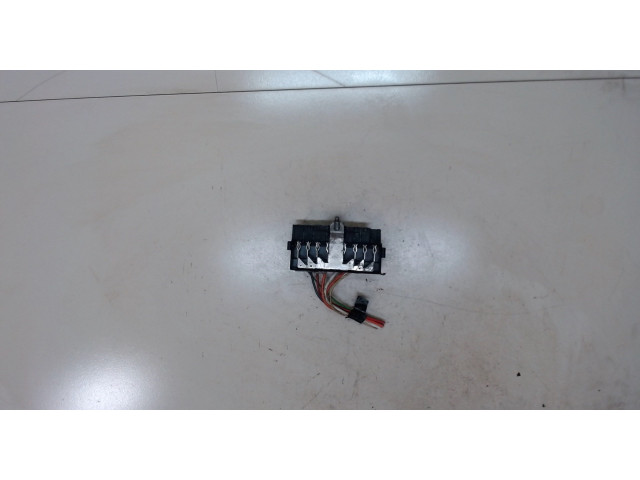 Блок предохранителей  Peugeot 3008 2009-2016          1.6