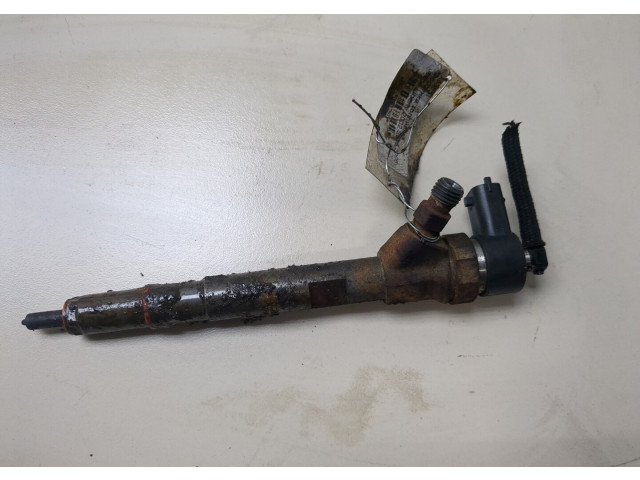 Форсунка топливная  Jeep Liberty 2002-2006         