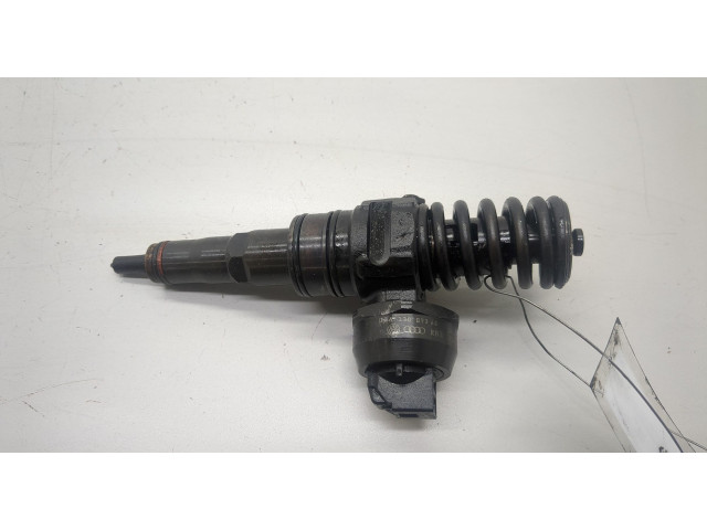 Форсунка топливная  Volkswagen Golf 5 2003-2009    038130073AG     