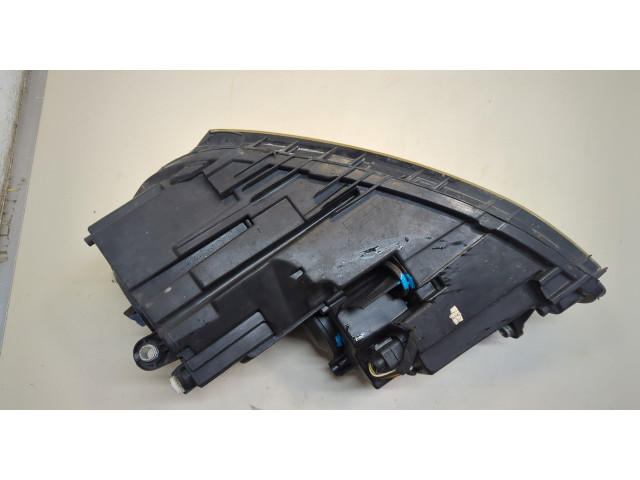 Фара передняя  Volkswagen Jetta 6 2010-2018 правая 