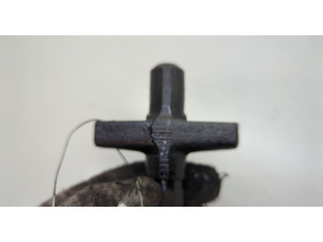 Форсунка топливная Mitsubishi Pajero / Montero 2000-2006 ME203961