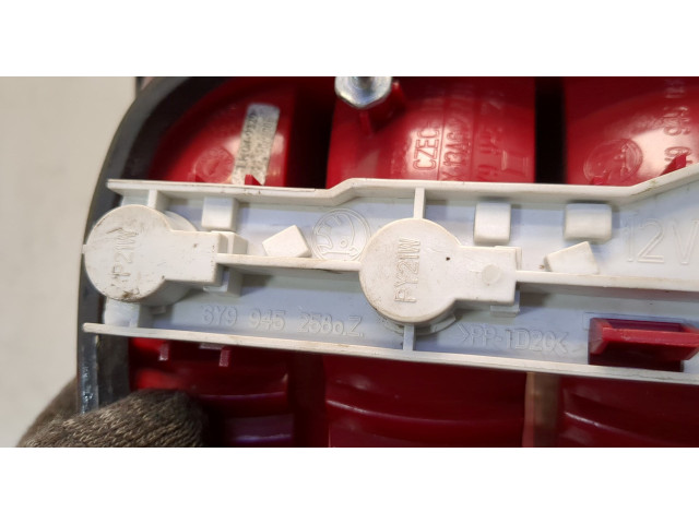 Задний фонарь          