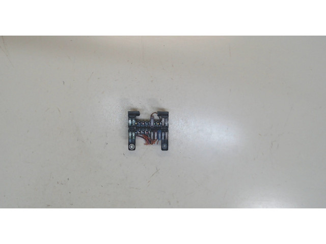 Блок предохранителей  Mercedes E W211 2002-2009      2115450301     2.2