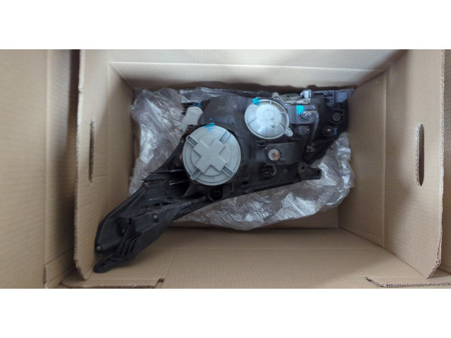 Фара передняя  Toyota Avensis 3 2008-2018 правая 