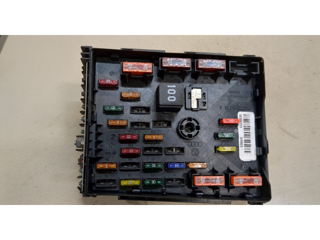 Блок предохранителей  Volkswagen Passat 7 2010-2015 Европа         