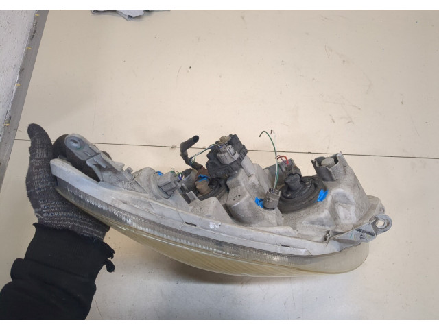 Фара передняя Toyota Corolla Verso 2002-2004 правая