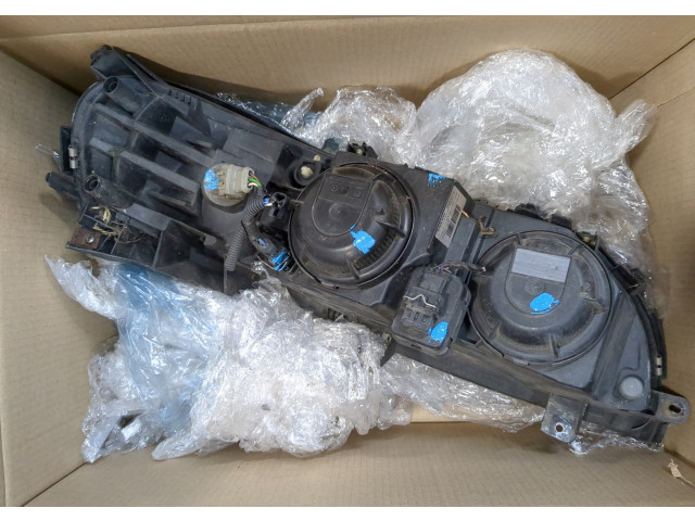 Фара передняя  Volvo V70 2001-2008 левая 