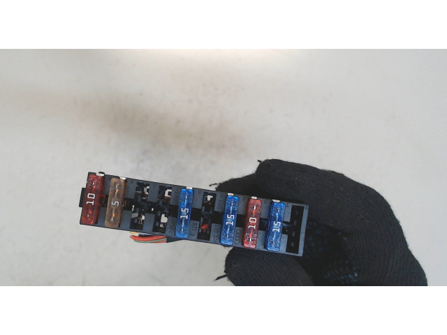 Блок предохранителей Audi A6 (C6) Allroad 2006-2008 4D0937501 3