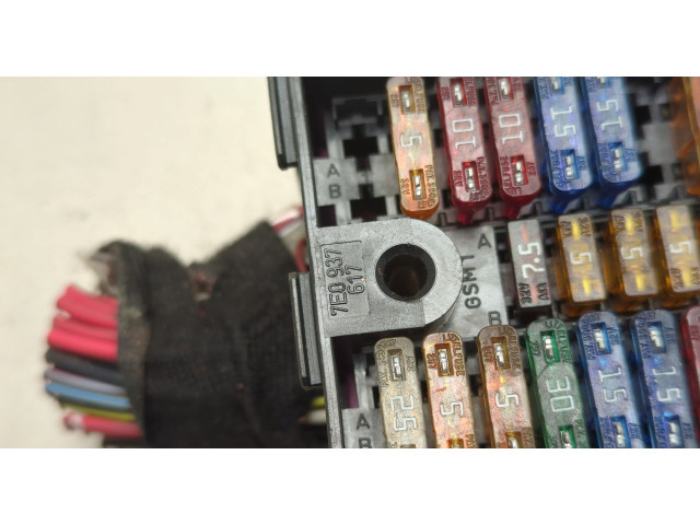 Блок предохранителей  Volkswagen Transporter 5 2003-2015         