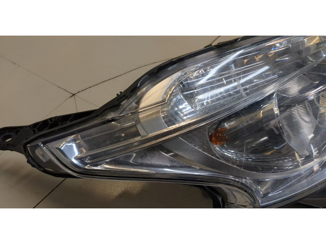 Фара передняя  Peugeot 208 2012-2019 правая 