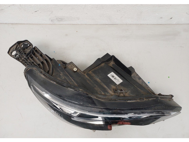Фара передняя  Peugeot 3008 2016-2020 правая 