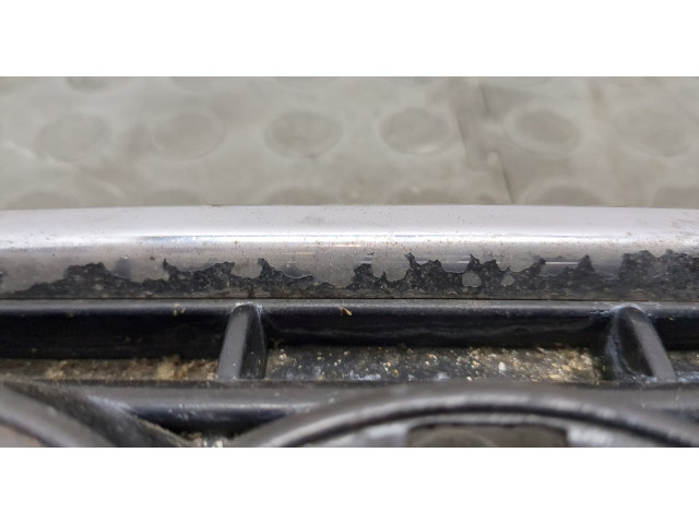 Решетка радиатора  Audi A4 (B6) 2000-2006          8E0853651B