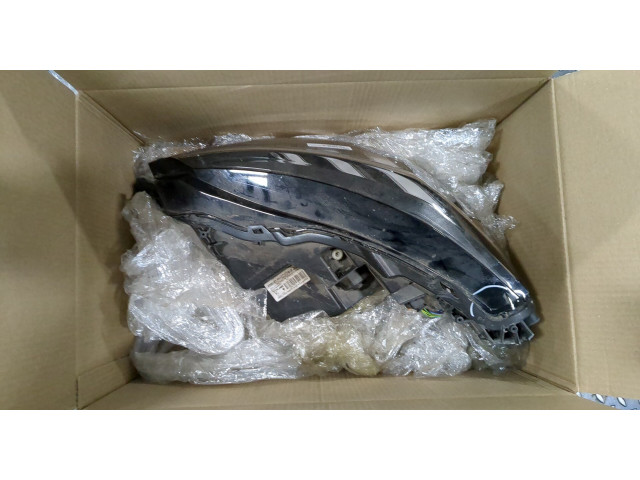 Фара передняя Peugeot 2008 2019-2023 правая